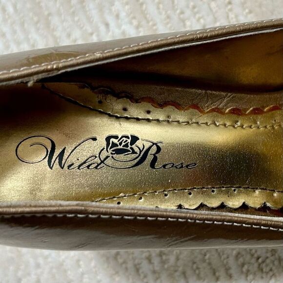 Wild Rose Women's Size 7 Gold Tone Slip On Peep Toe Stiletto Heels Holiday Party - Picture 11 of 12